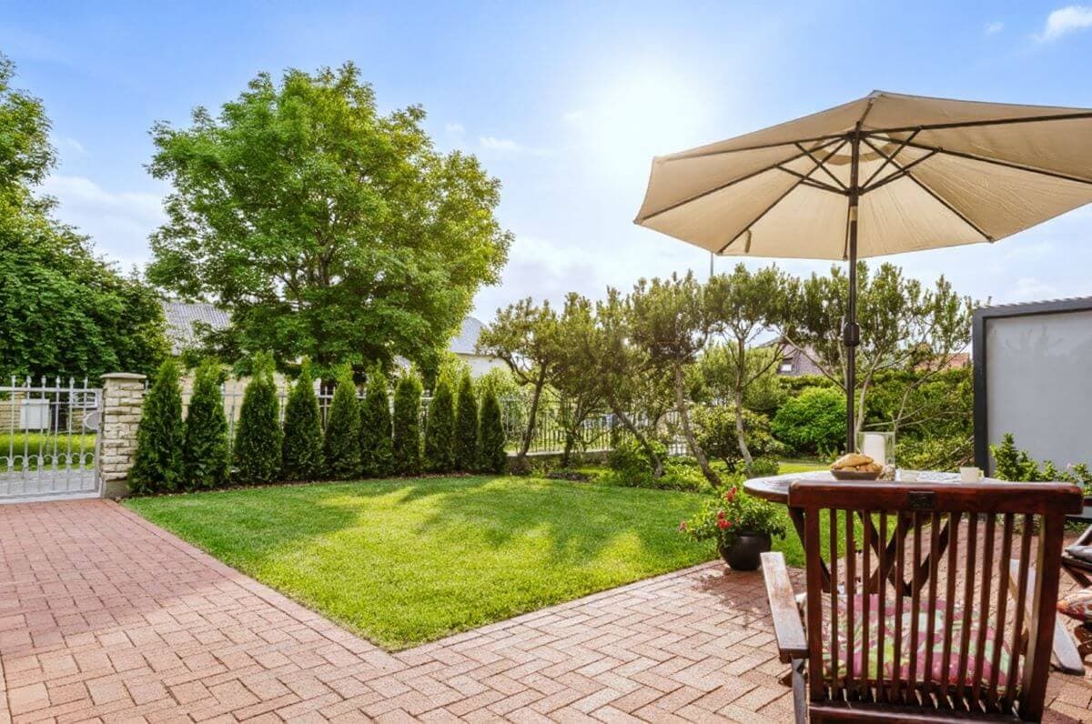 Evening courtyard atmosphere